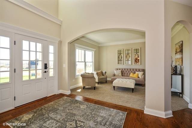444 Prairie Ridge LN, North Aurora, IL 60542
