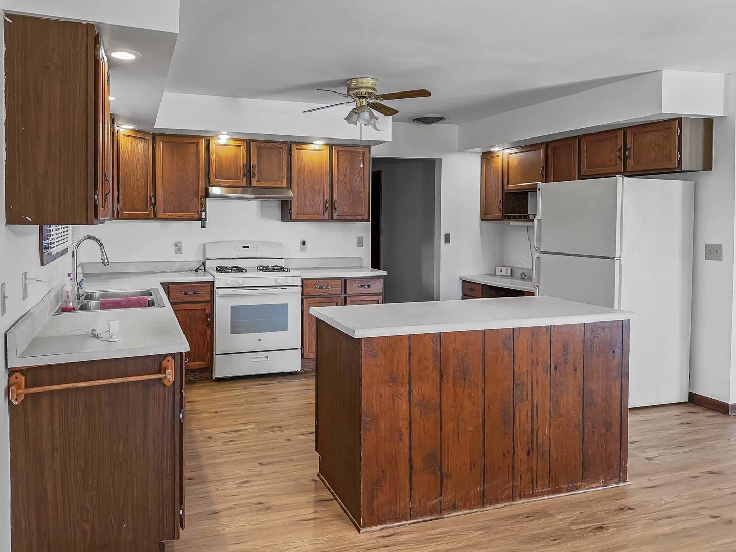 609 E Porter AVE, Watseka, IL 60970