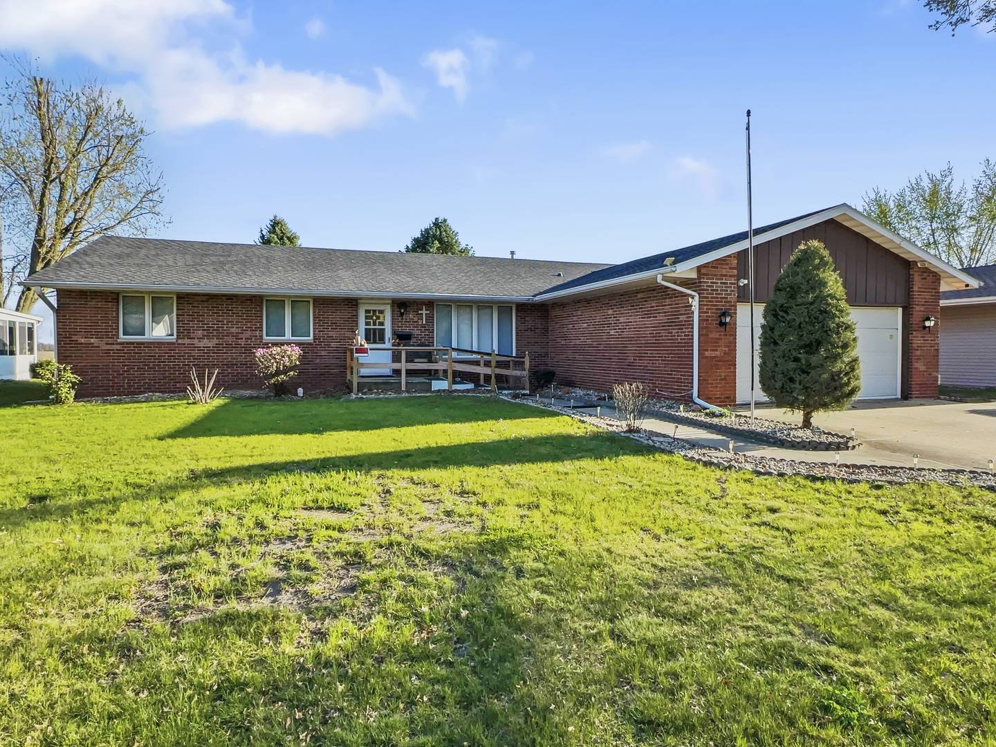 609 E Porter AVE, Watseka, IL 60970