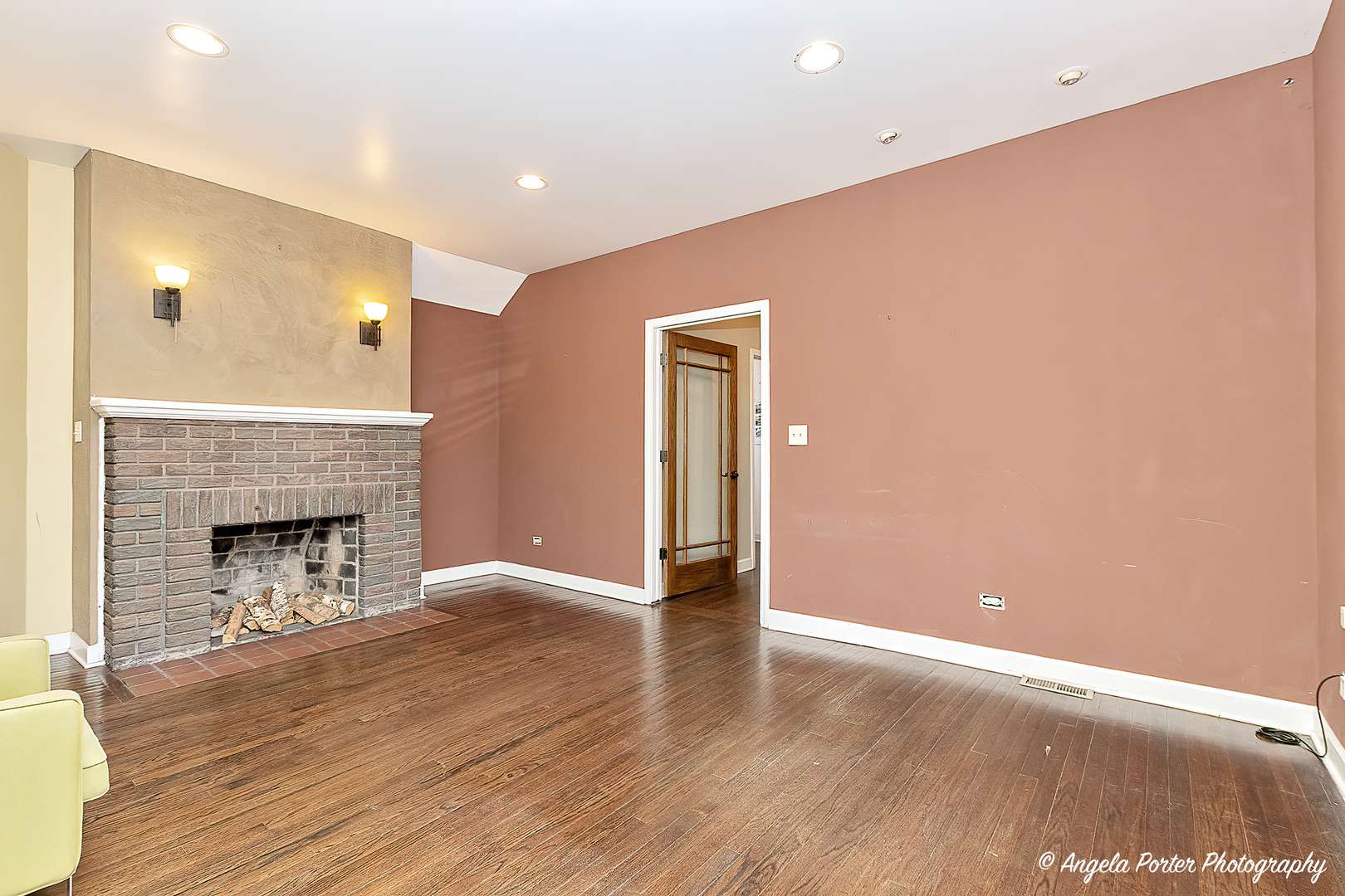 319 N County ST, Waukegan, IL 60085