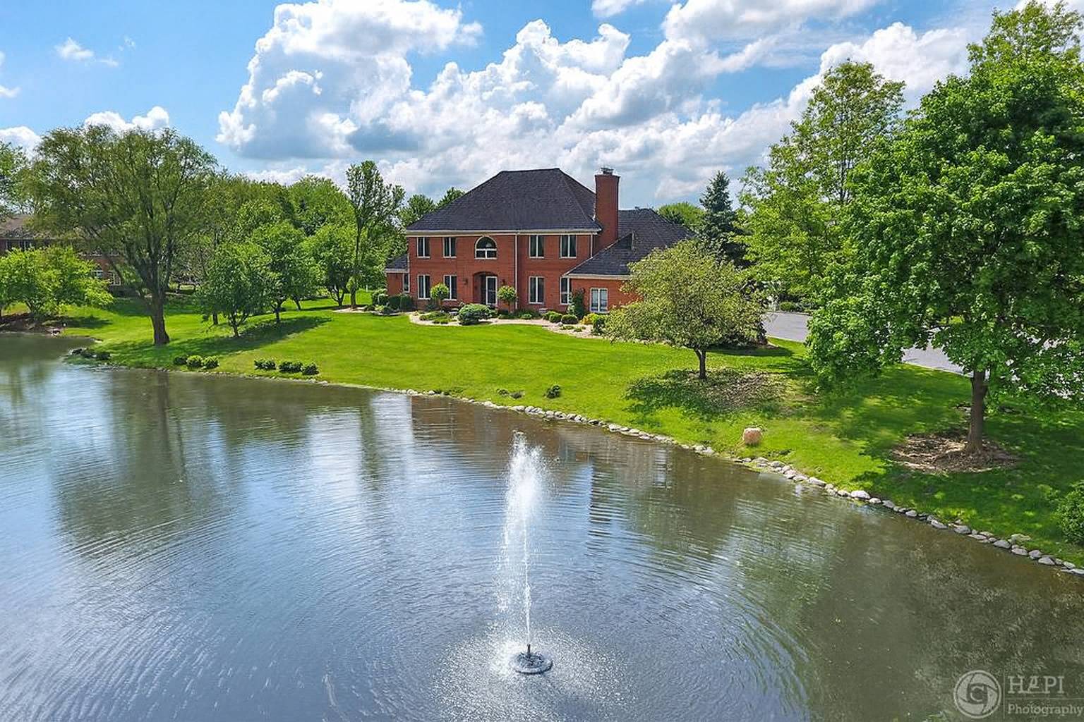 4 Windsor CT, South Barrington, IL 60010