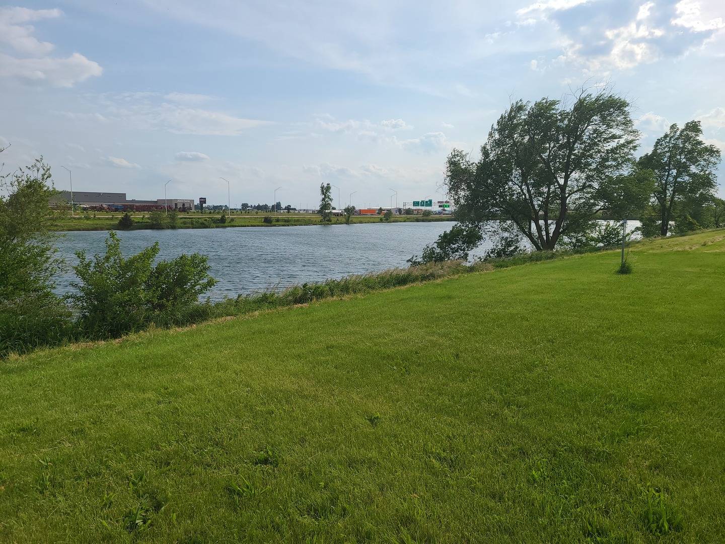 216 Lake Lida LN, Rochelle, IL 61068