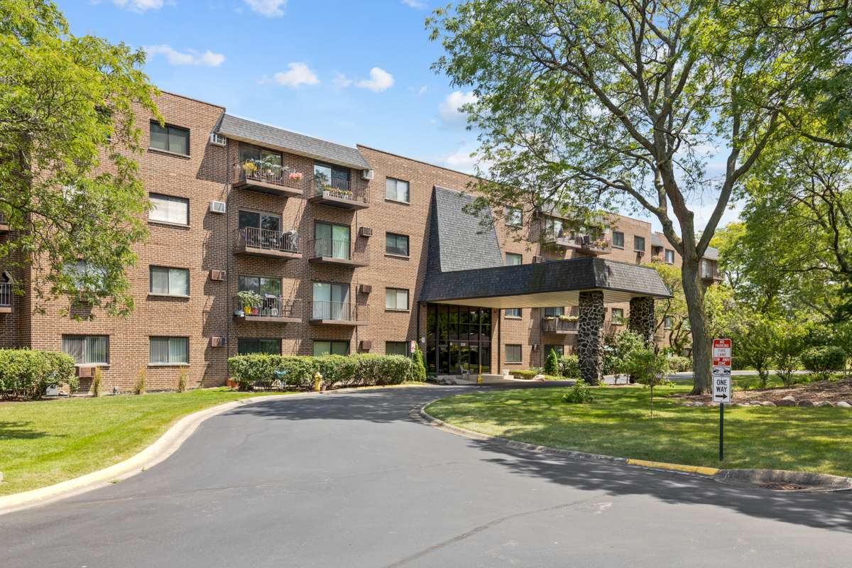 235 N Mill RD #115B, Addison, IL 60101