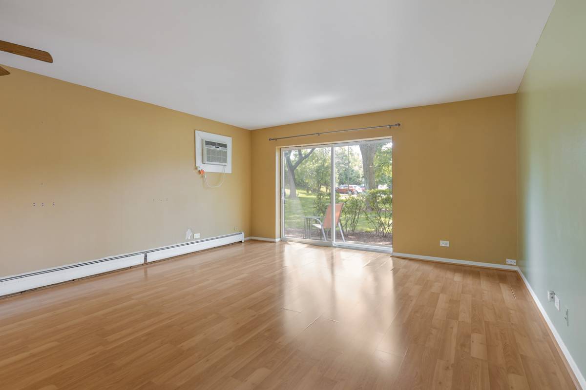 235 N Mill RD #115B, Addison, IL 60101