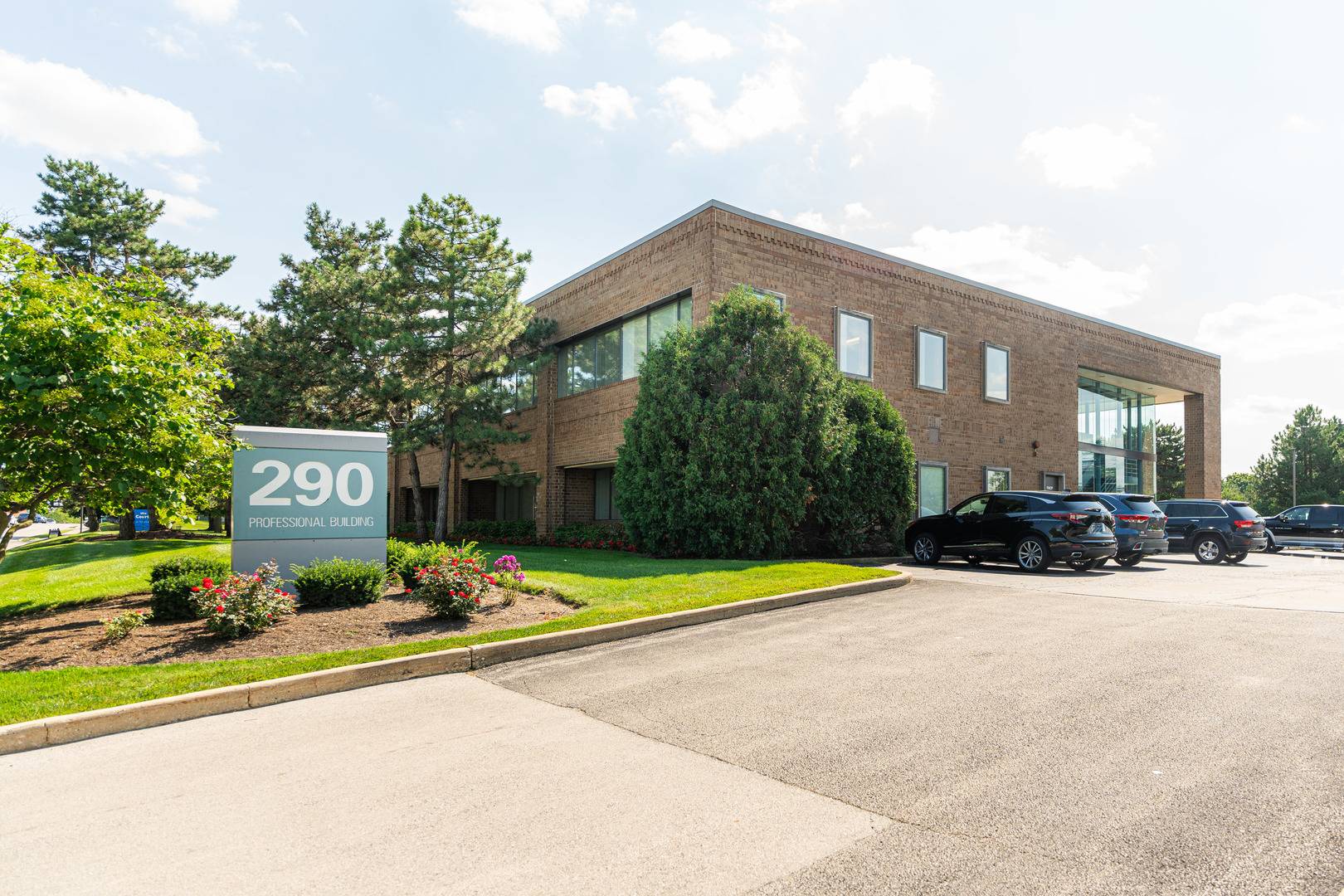 290 Springfield DR, Bloomingdale, IL 60108