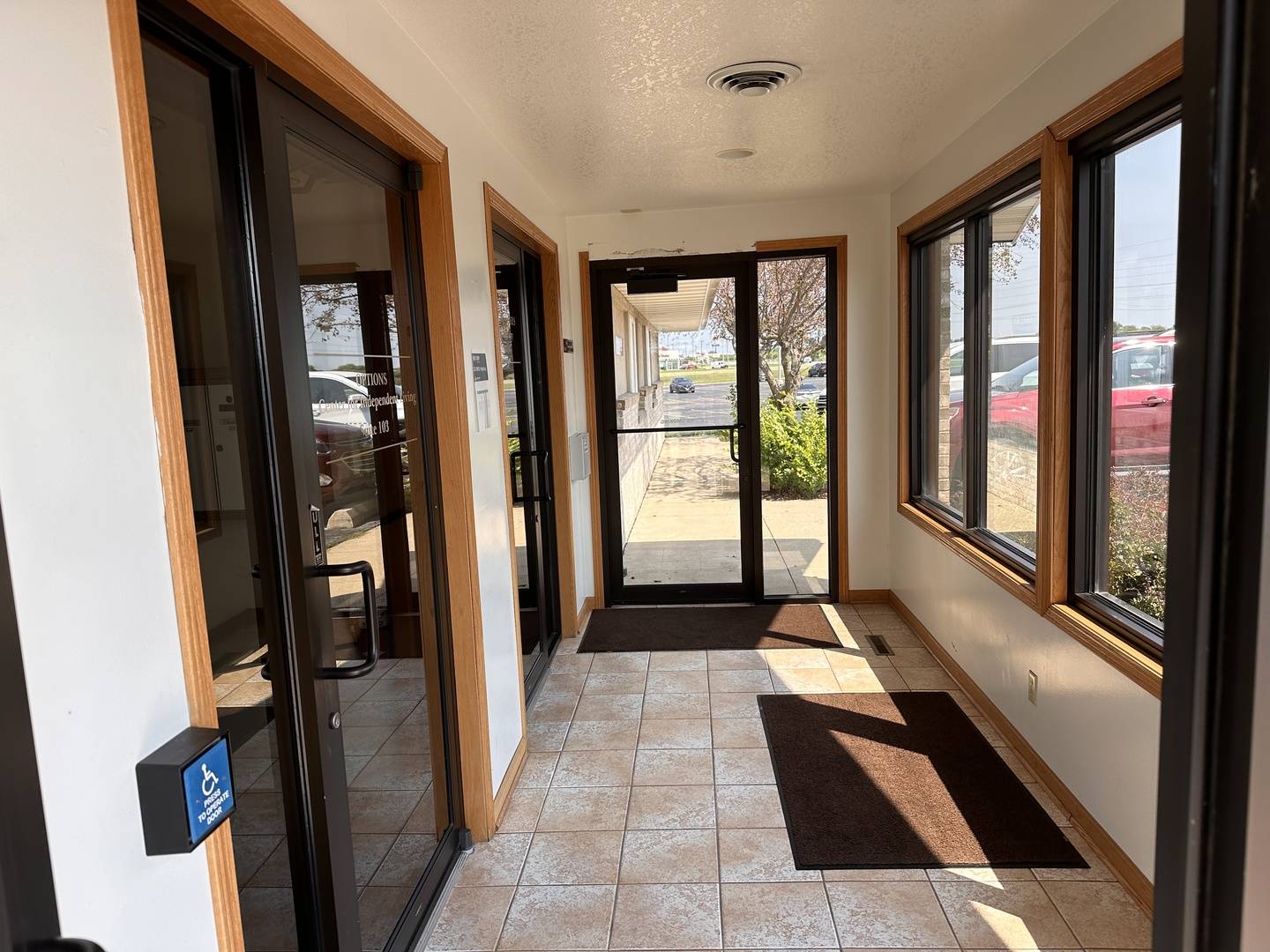 130 Laird LN, Watseka, IL 60970