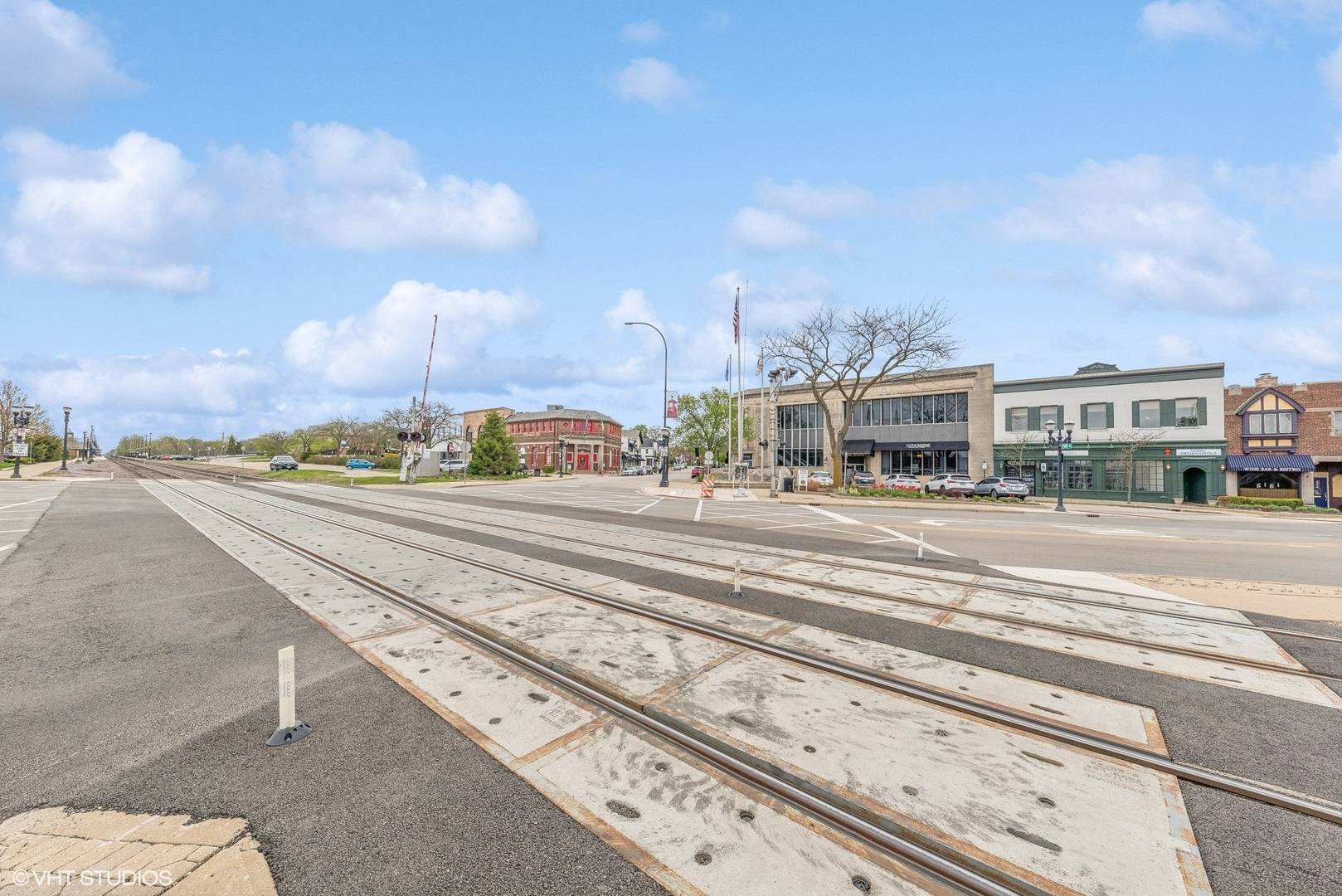 102 N Cook ST, Barrington, IL 60010