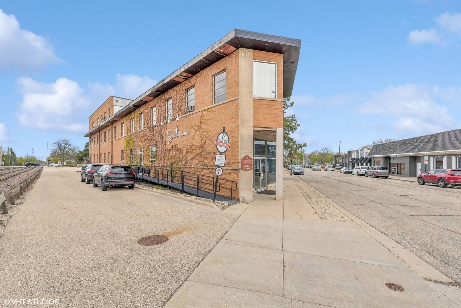 102 N Cook ST, Barrington, IL 60010