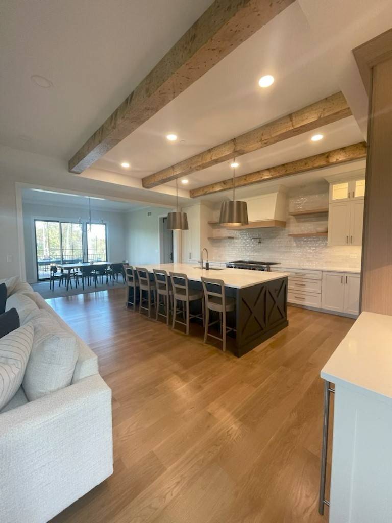 650 E Van Buren ST, Villa Park, IL 60181