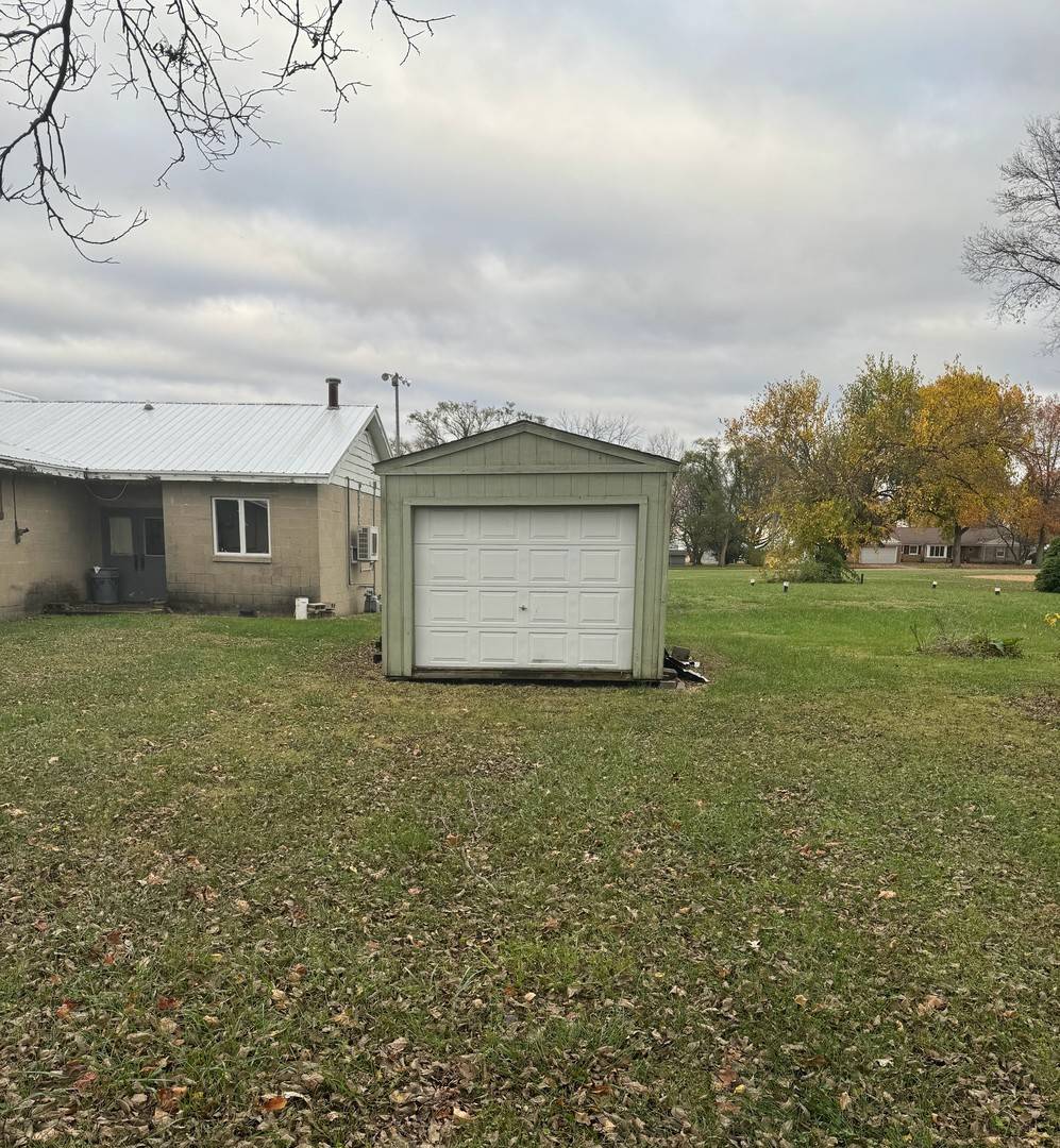 304 Chapin ST, Ivesdale, IL 61851