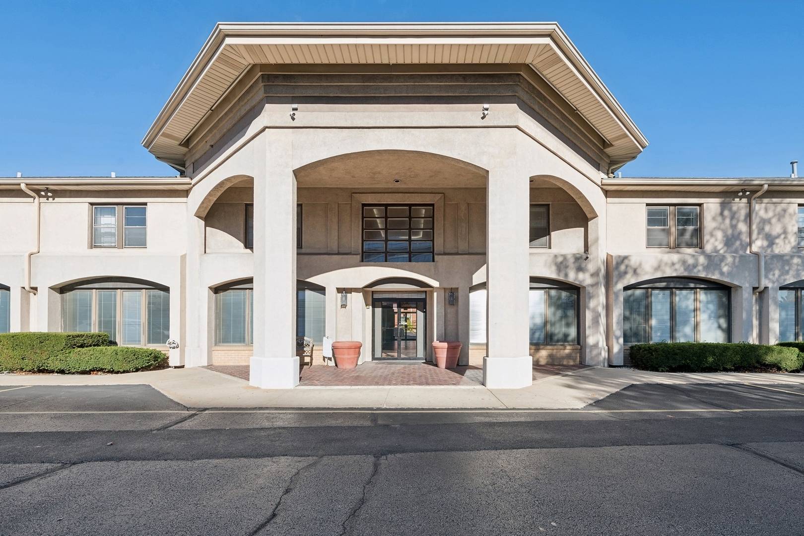 1600 W Dempster ST, Park Ridge, IL 60068