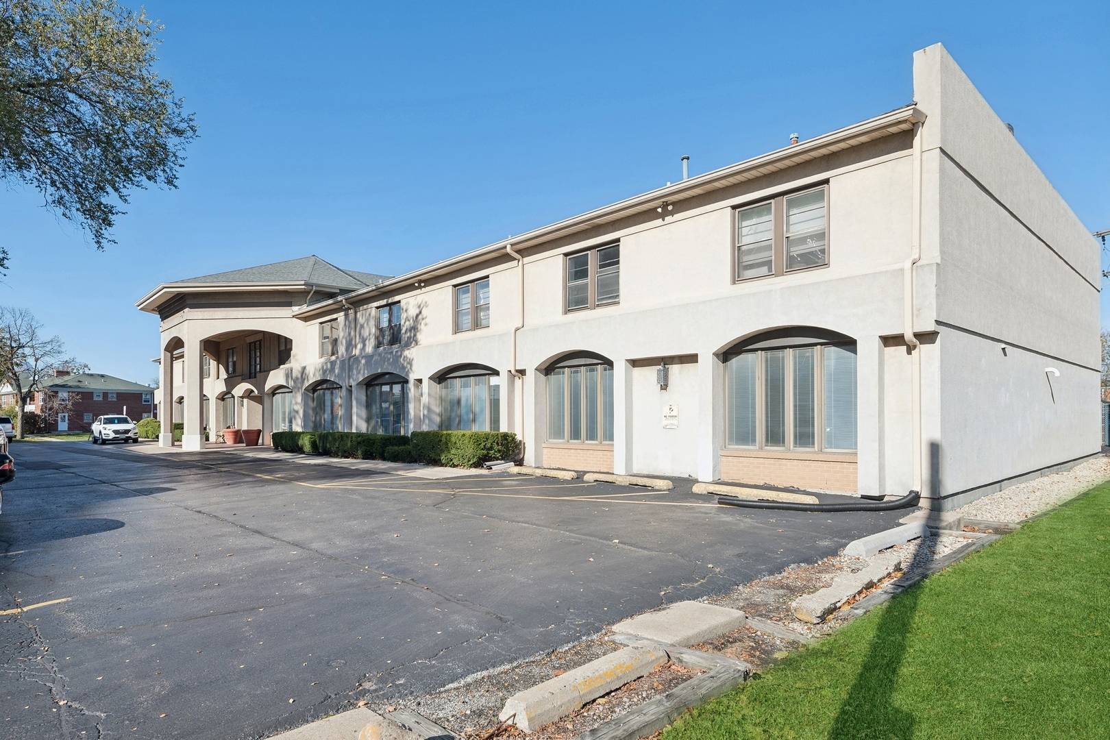 1600 W Dempster ST, Park Ridge, IL 60068