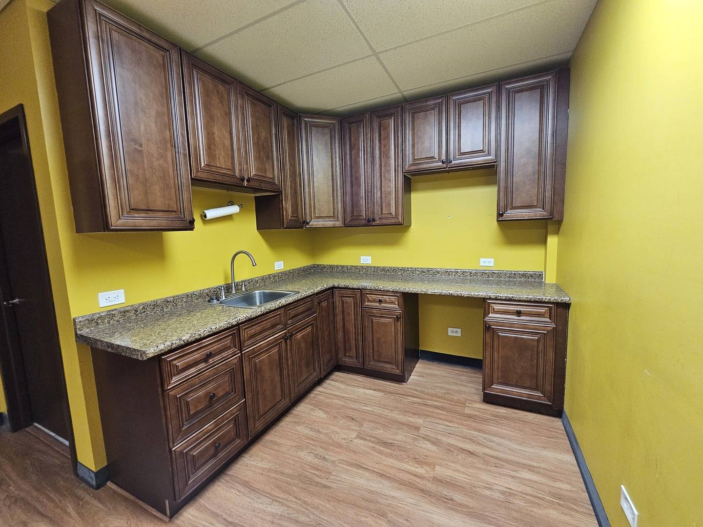 6600-04 W Roosevelt RD W, Oak Park, IL 60304