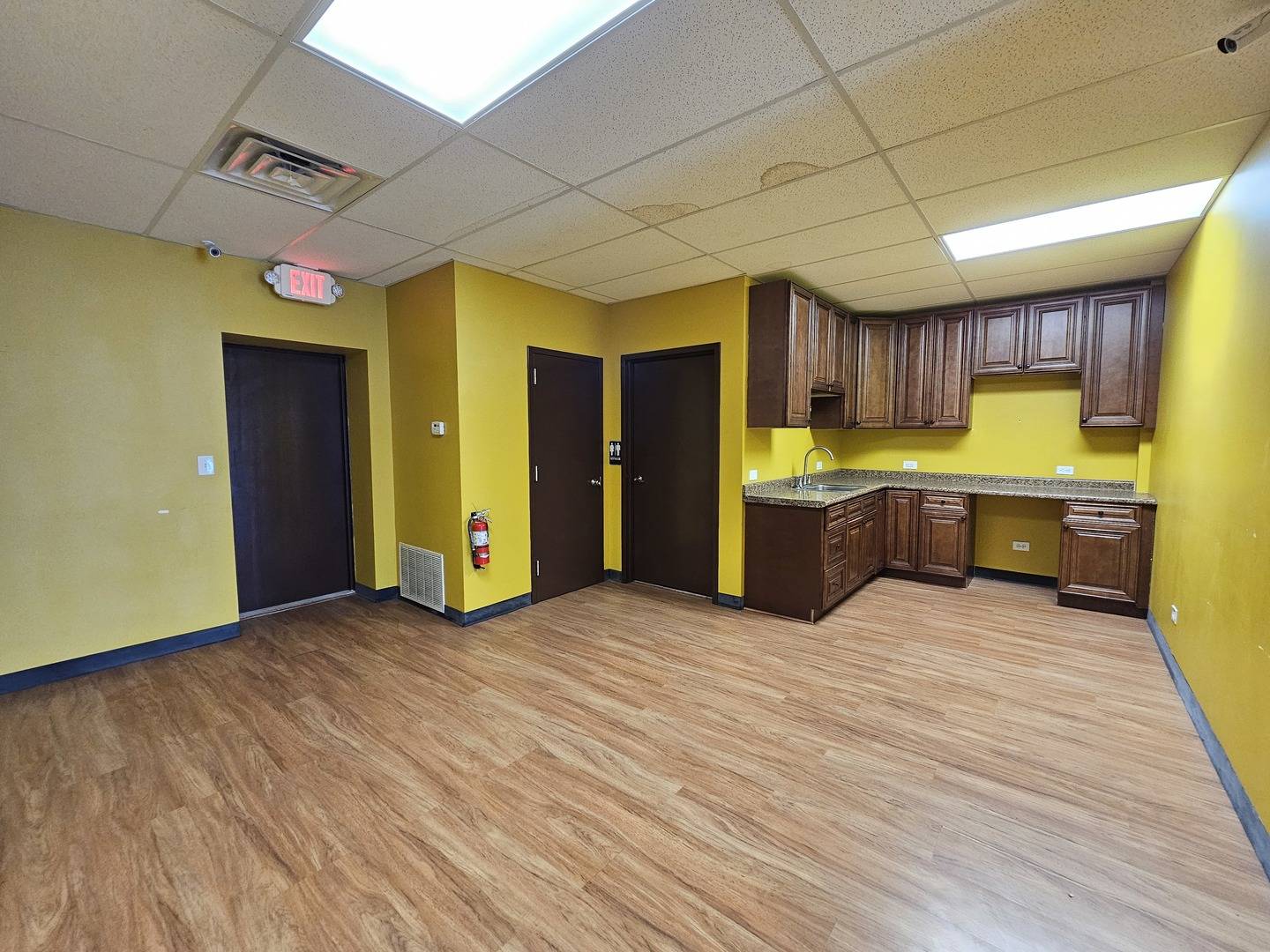 6600-04 W Roosevelt RD W, Oak Park, IL 60304