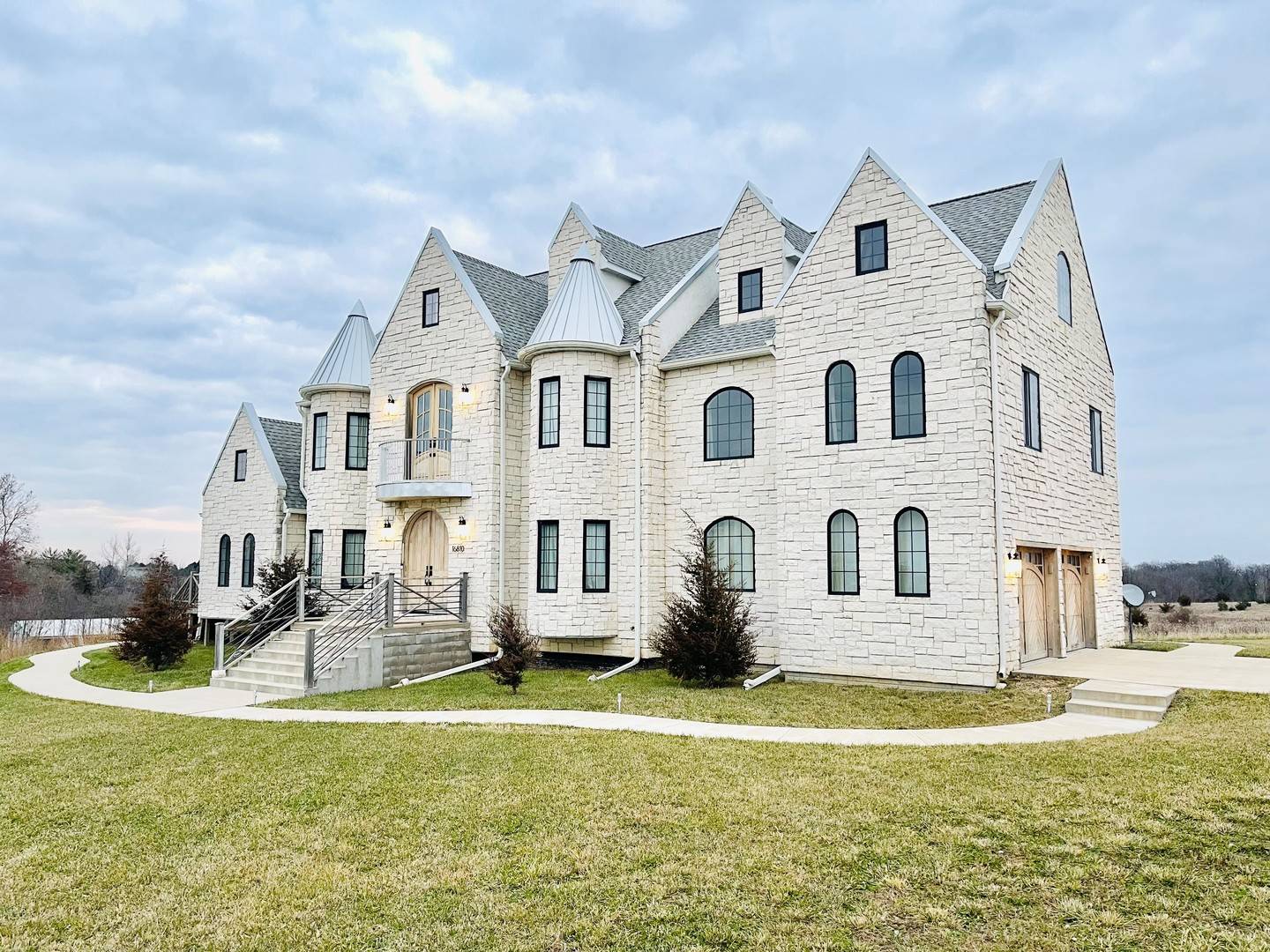 16810 Springfield RD, Pekin, IL 61554