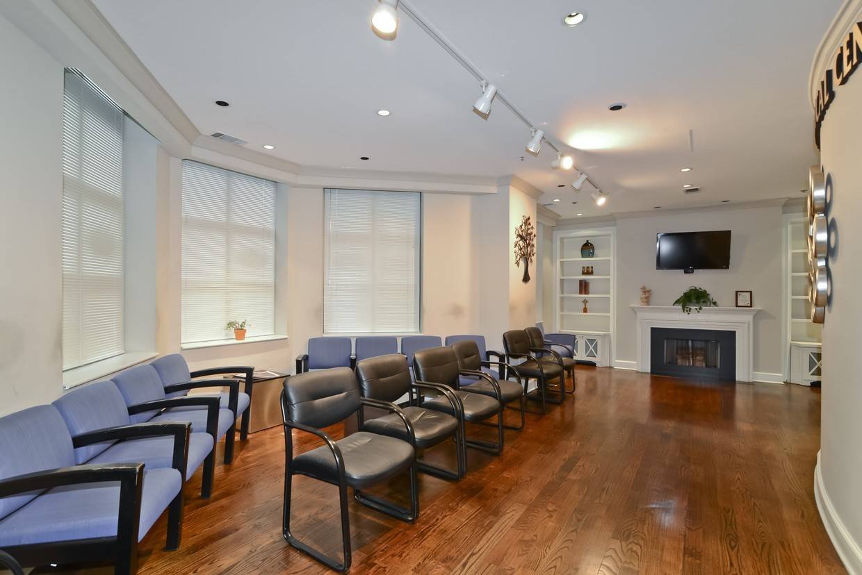 33 W Delaware PL #1E, Chicago, IL 60610