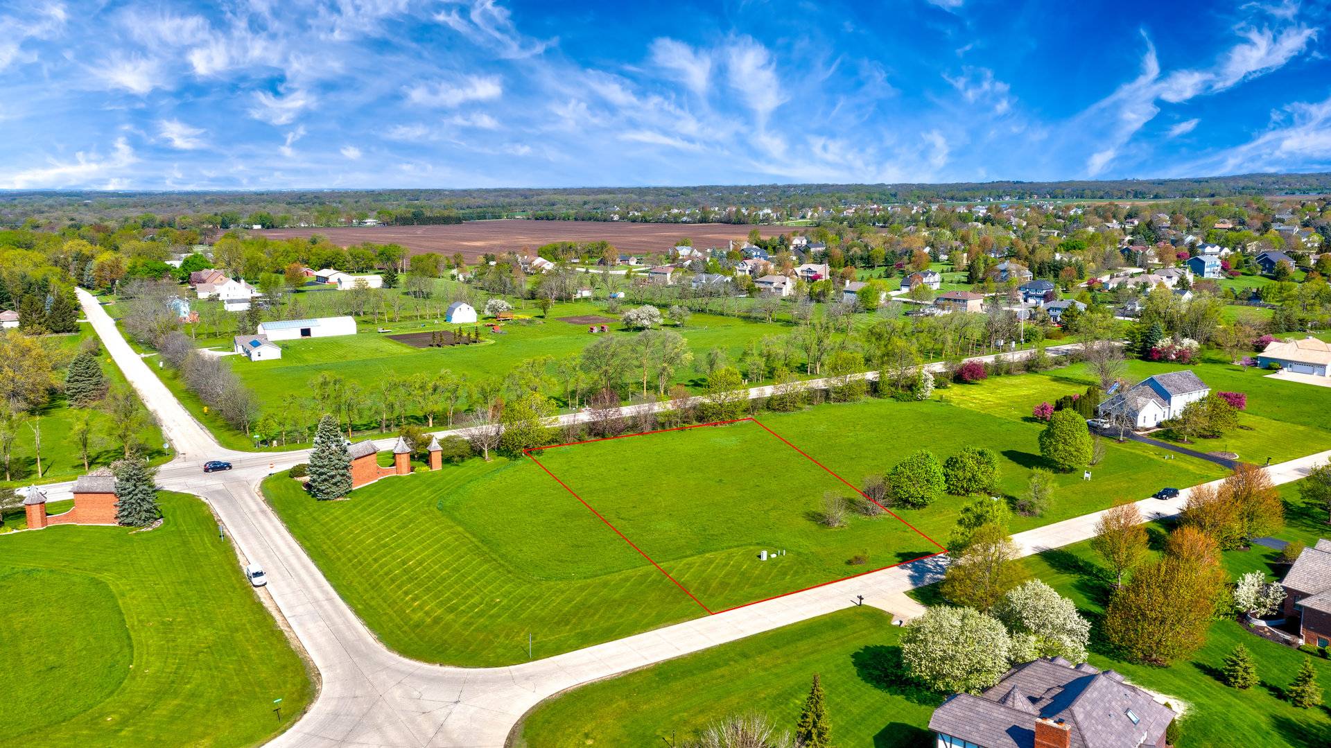 8501 Country Shire LN, Spring Grove, IL 60081
