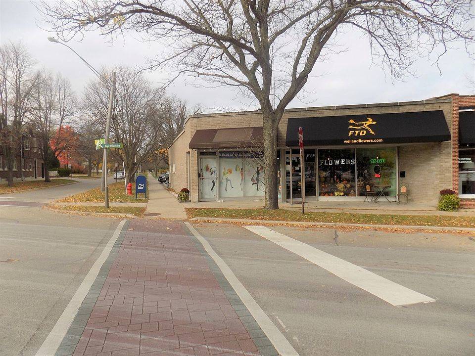 597 Roger Williams AVE, Highland Park, IL 60035