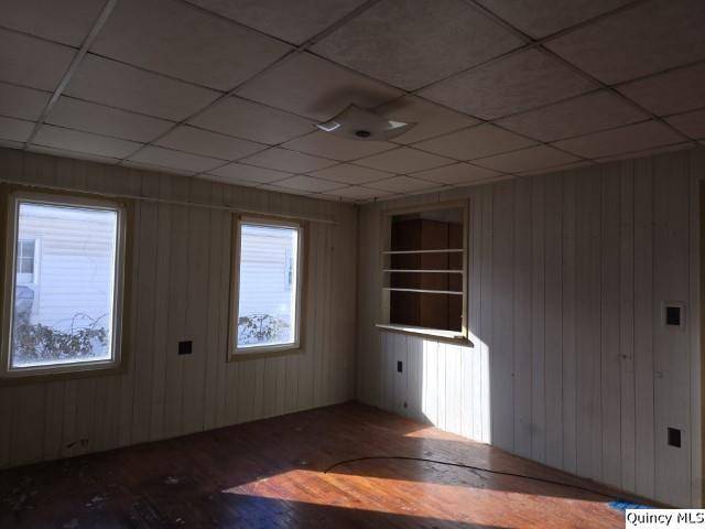 81 W 3rd ST, Dallas City, IL 62330