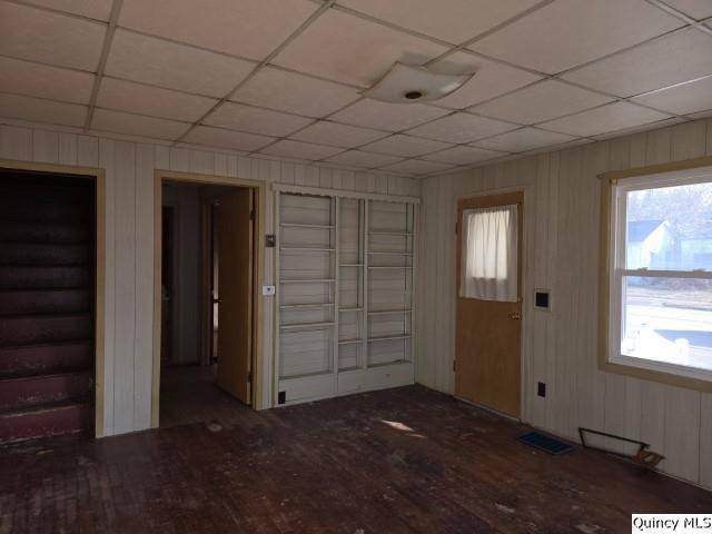 81 W 3rd ST, Dallas City, IL 62330