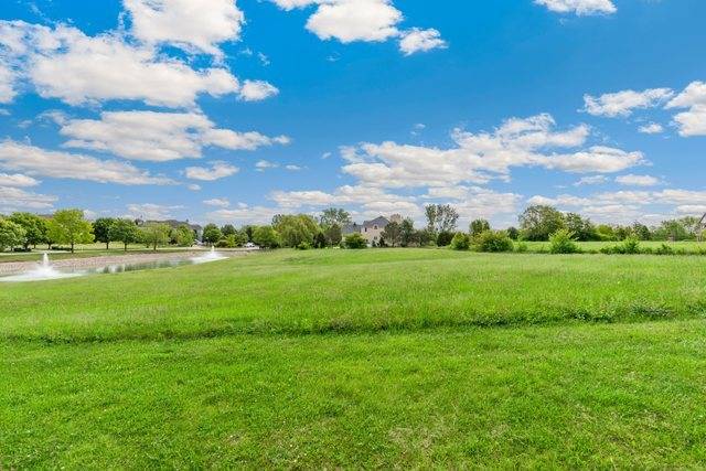 8 Falcon Lakes DR, South Barrington, IL 60010