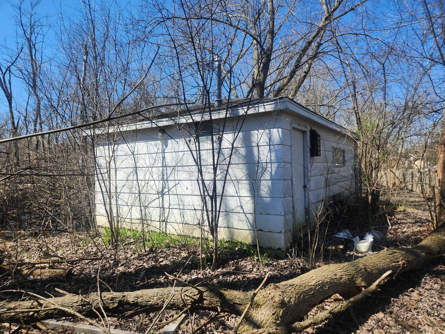 42489 N Forest LN, Antioch, IL 60002