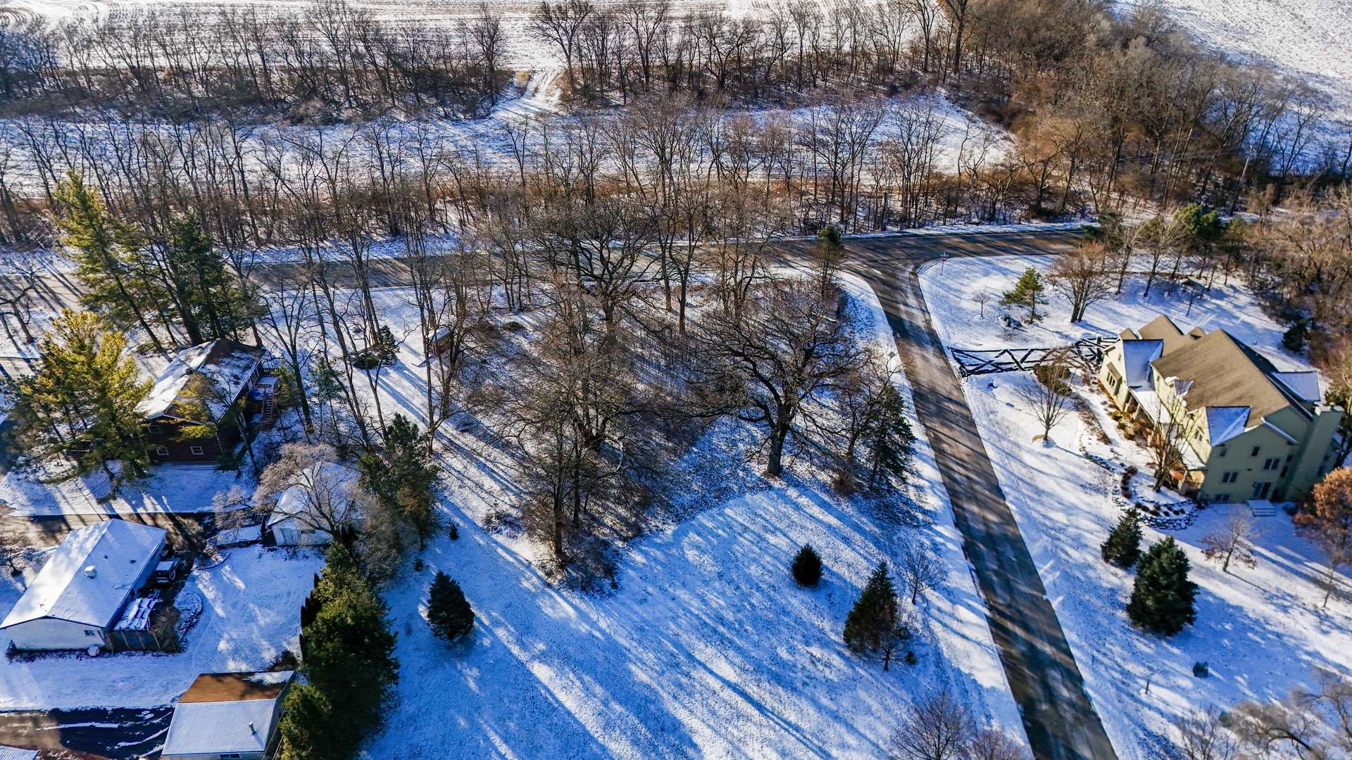 9814 River Bluff LN, Fox River Grove, IL 60021