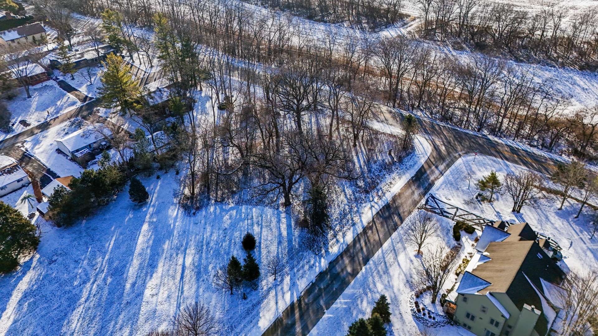 9814 River Bluff LN, Fox River Grove, IL 60021