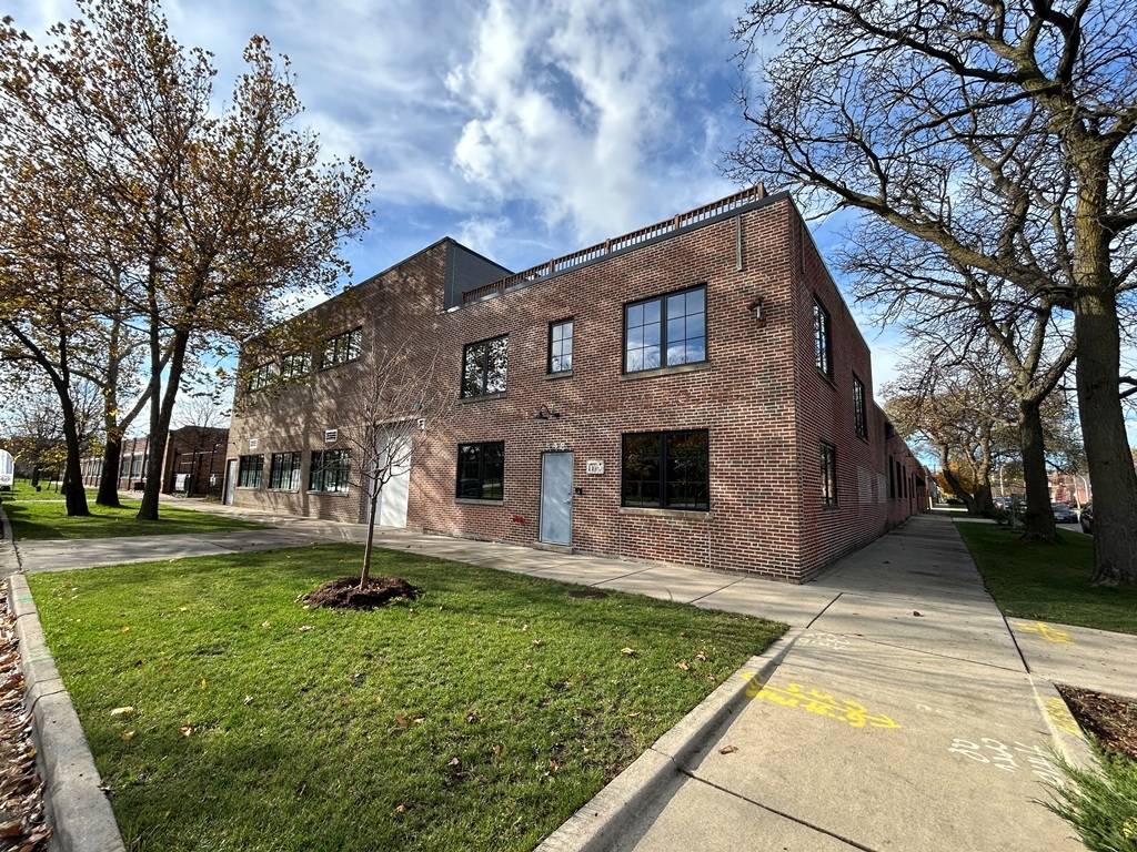 548 N Sacramento BLVD, Chicago, IL 60612