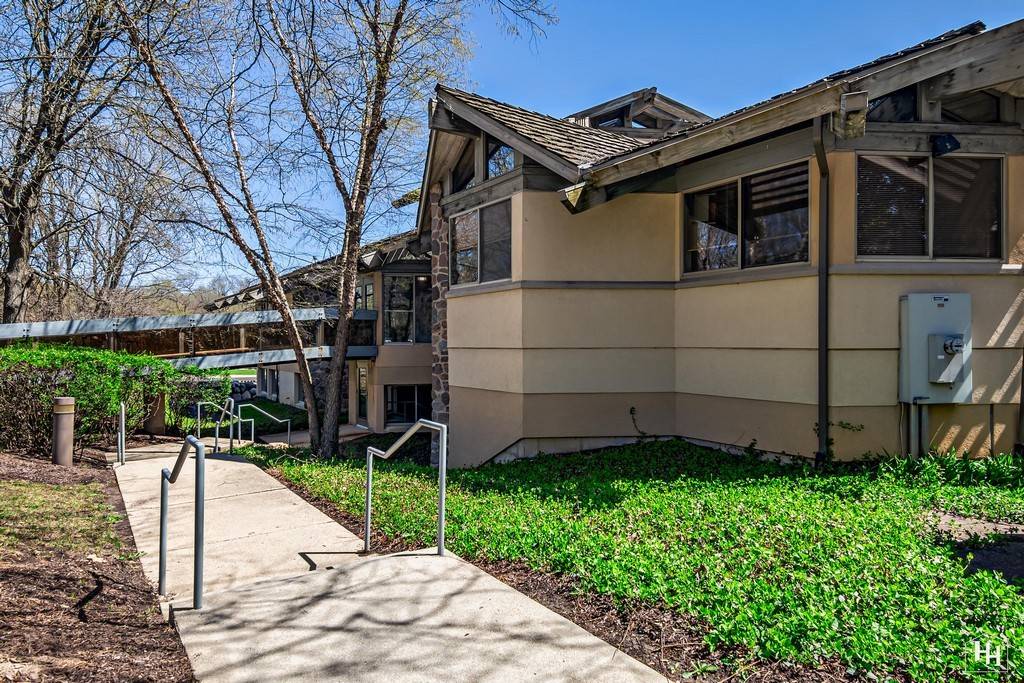 970 McHenry AVE, Crystal Lake, IL 60014