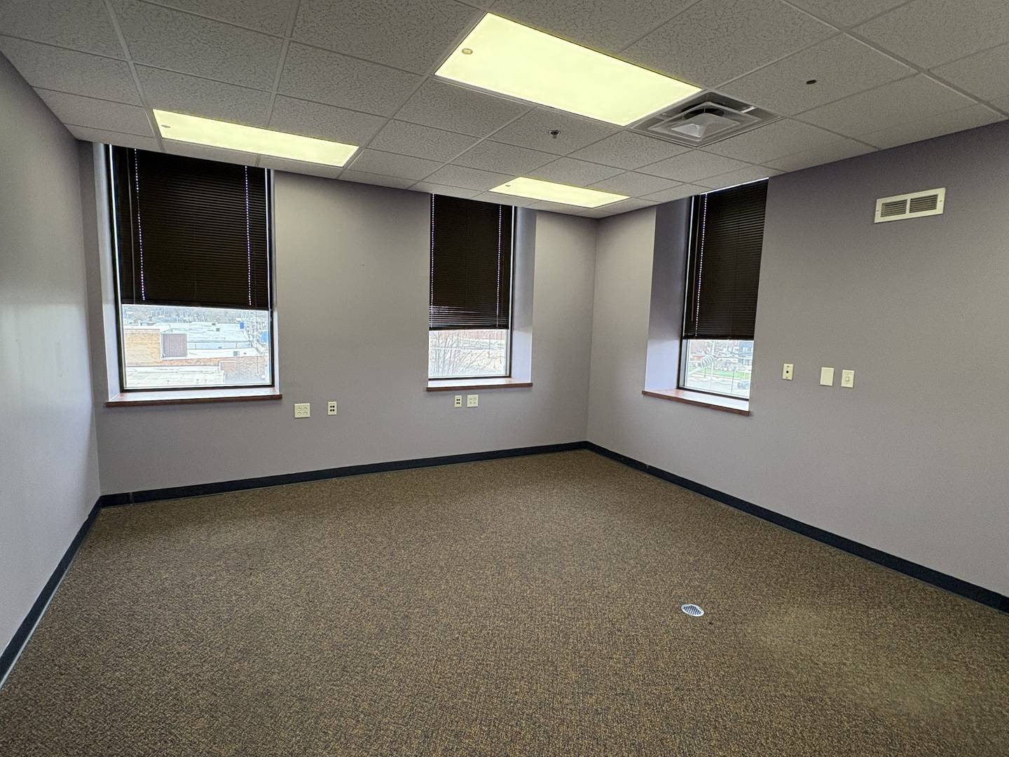 187 S Schuyler AVE #310, Kankakee, IL 60901