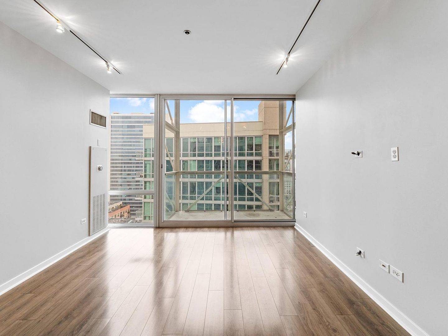 653 N Kingsbury ST #2004, Chicago, IL 60654
