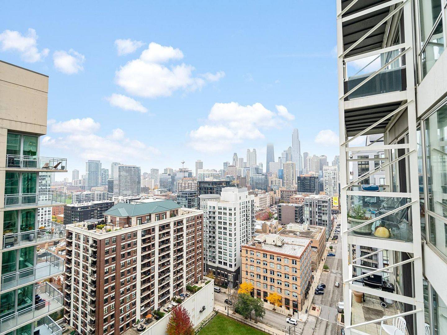 653 N Kingsbury ST #2004, Chicago, IL 60654