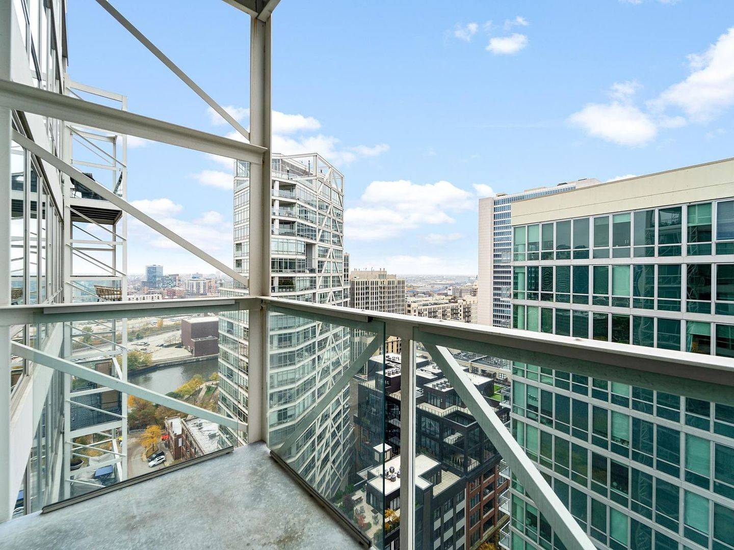 653 N Kingsbury ST #2004, Chicago, IL 60654