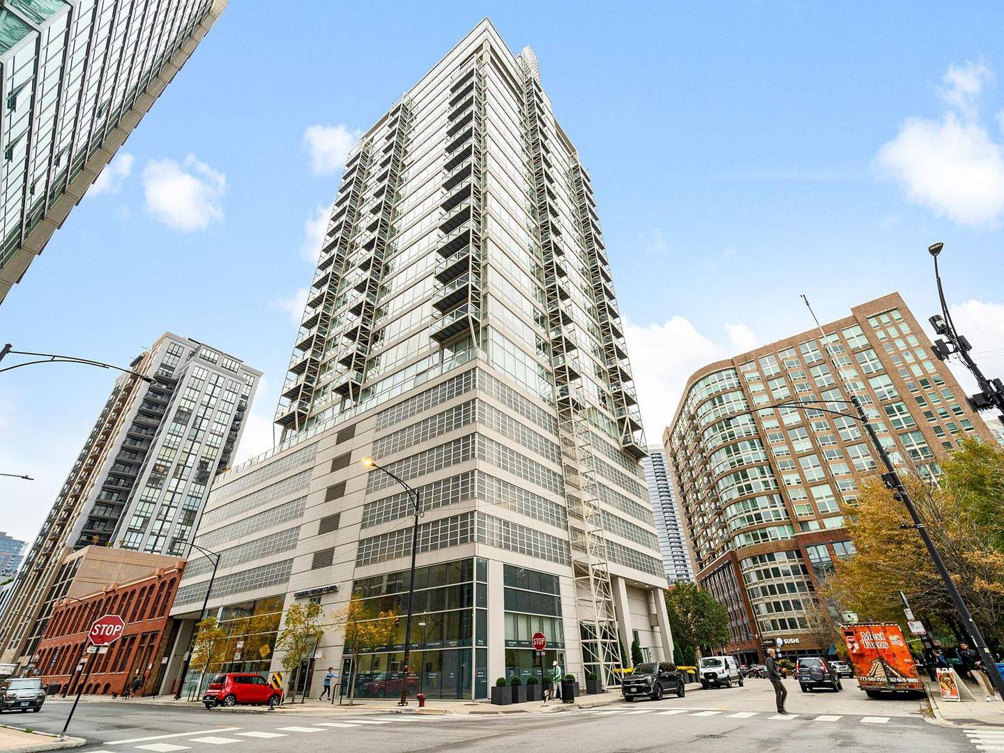 653 N Kingsbury ST #2004, Chicago, IL 60654