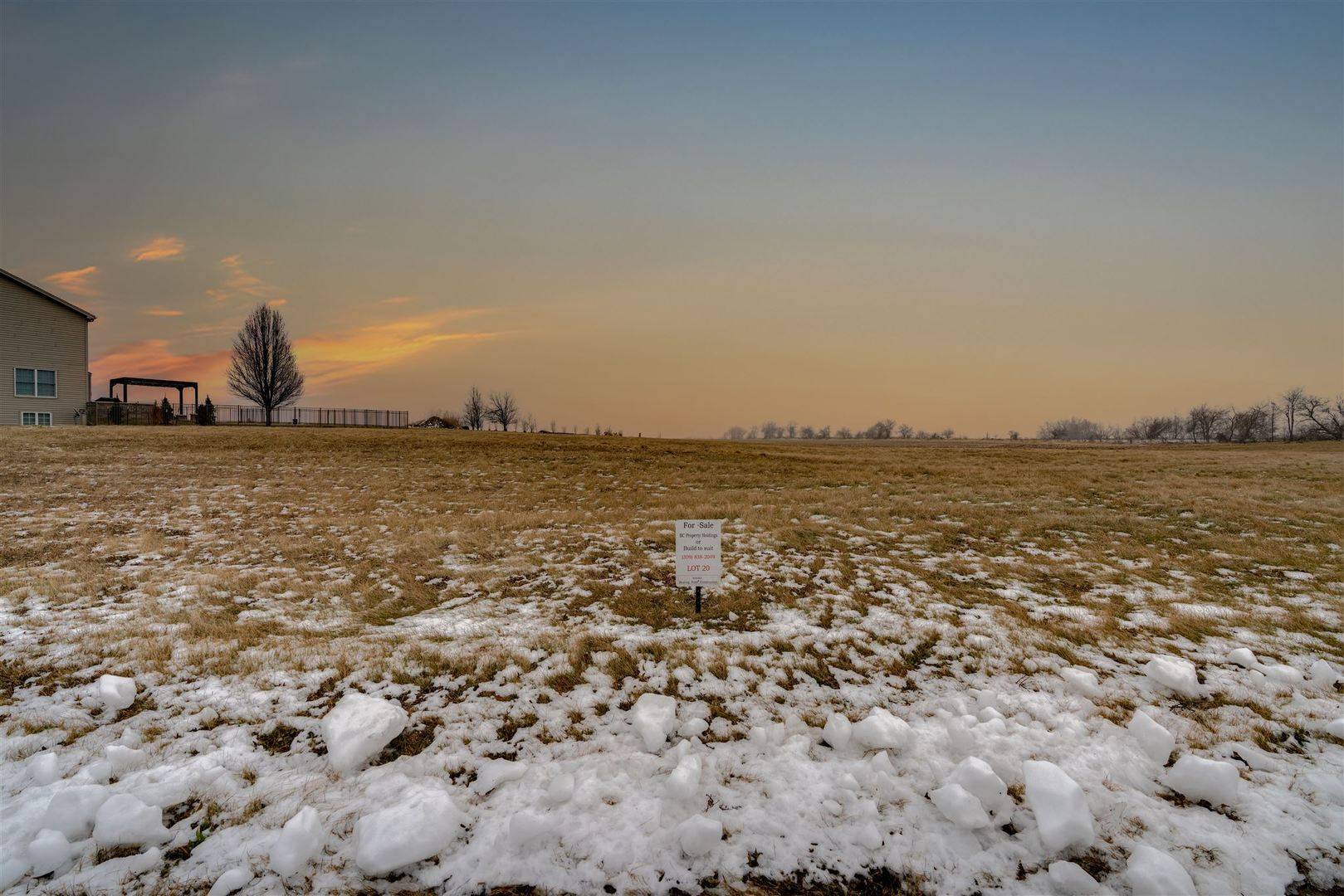 15 Boulder DR, Carlock, IL 61725