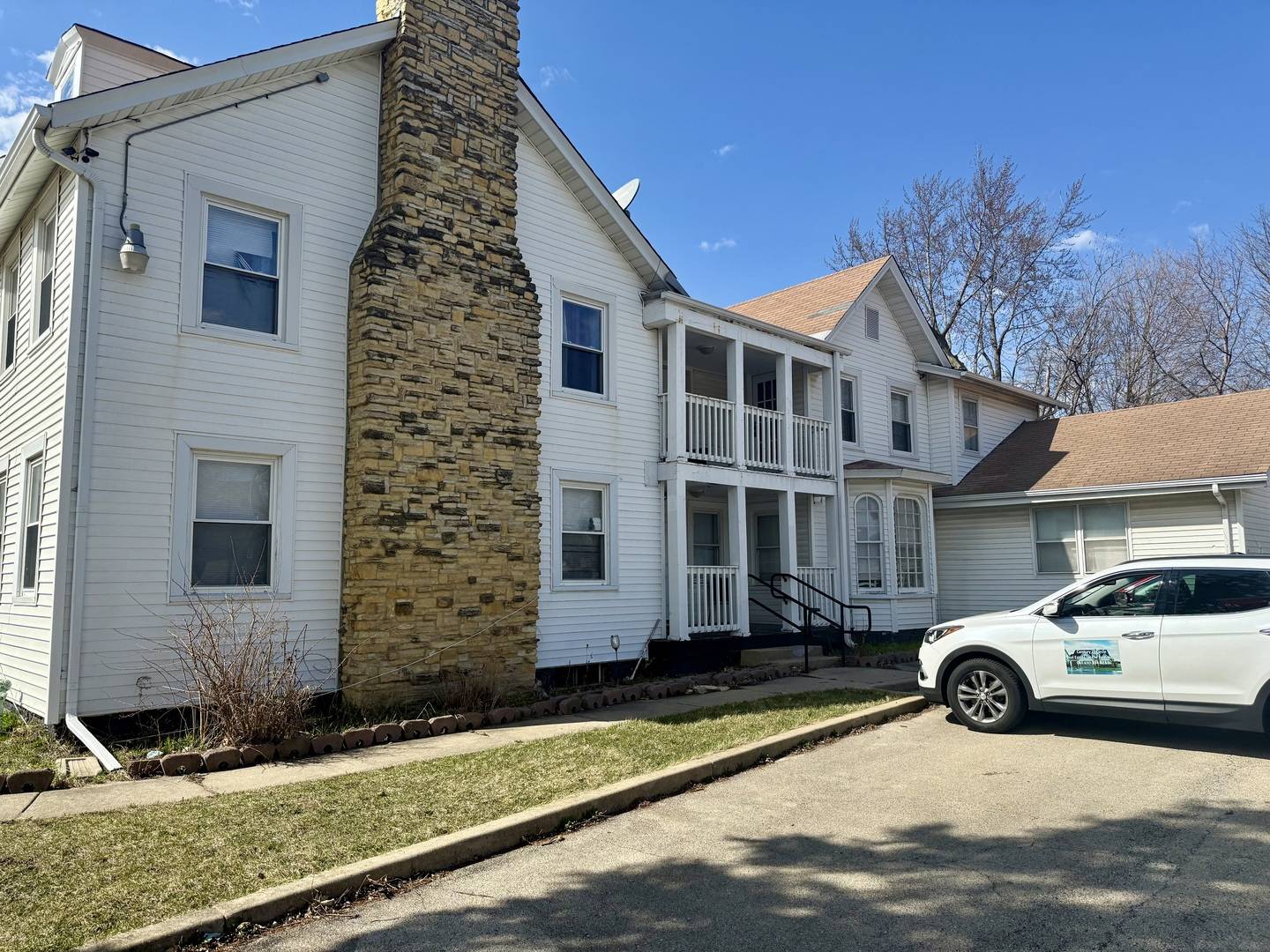 818 E New York ST, Aurora, IL 60505