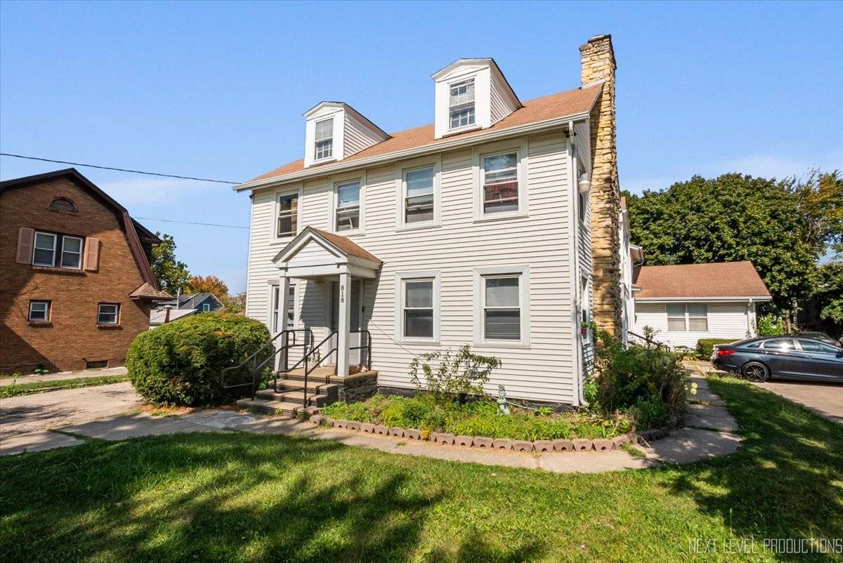 818 E New York ST, Aurora, IL 60505