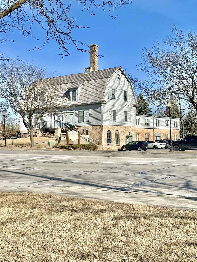 105 S Roselle RD, Schaumburg, IL 60193