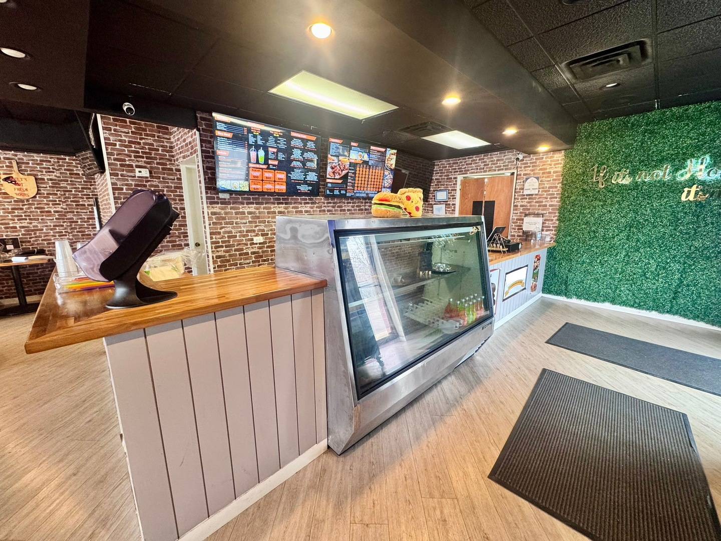 908 E Roosevelt RD, Lombard, IL 60148