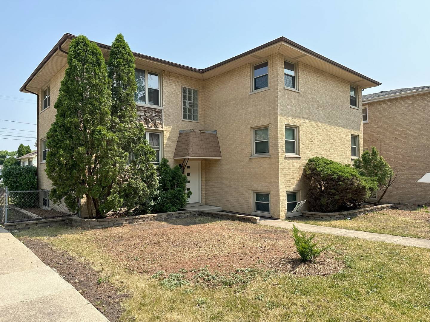 6520 W Gunnison ST, Harwood Heights, IL 60706