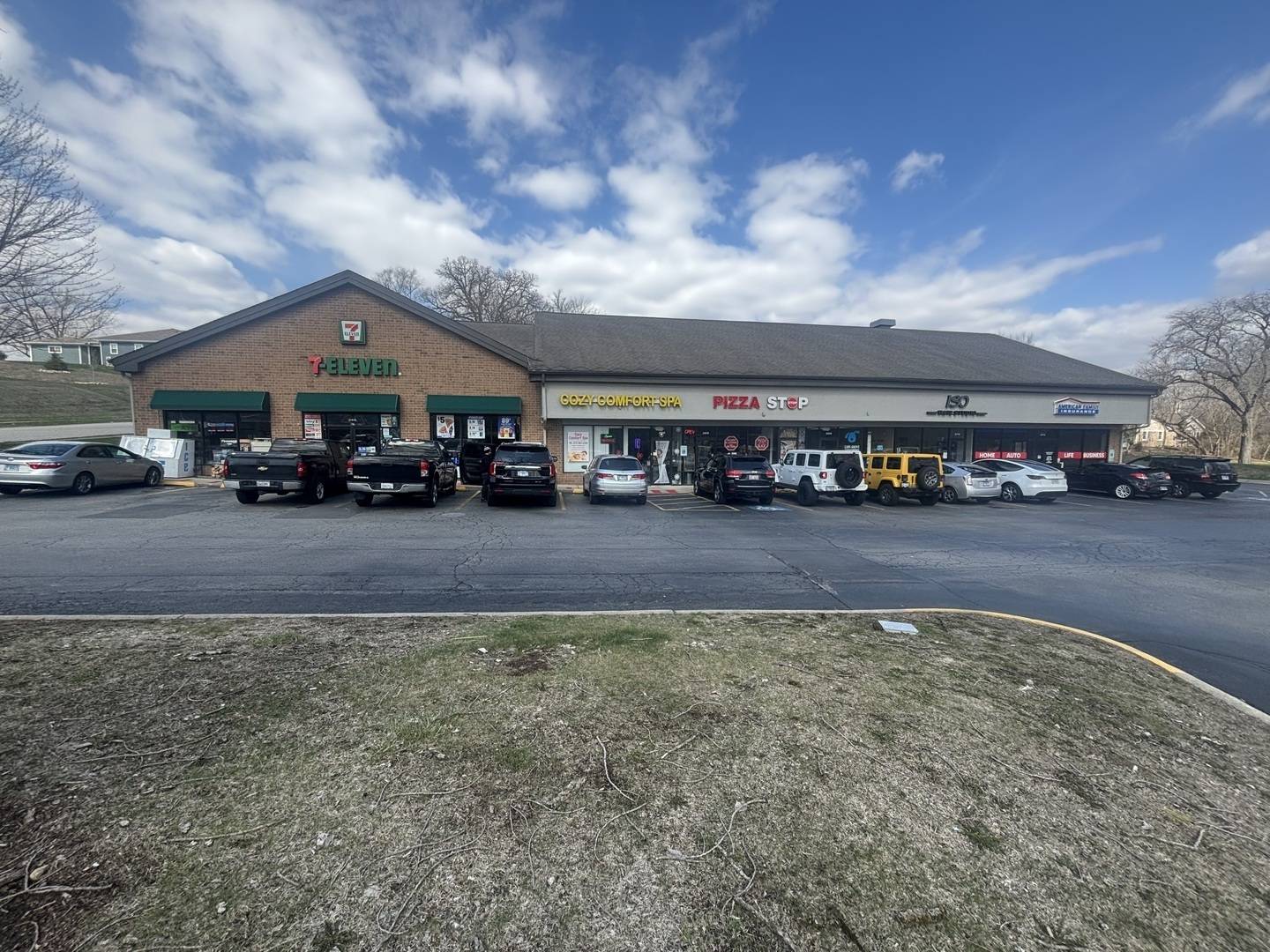270-296 Cary Algonquin AVE, Cary, IL 60013