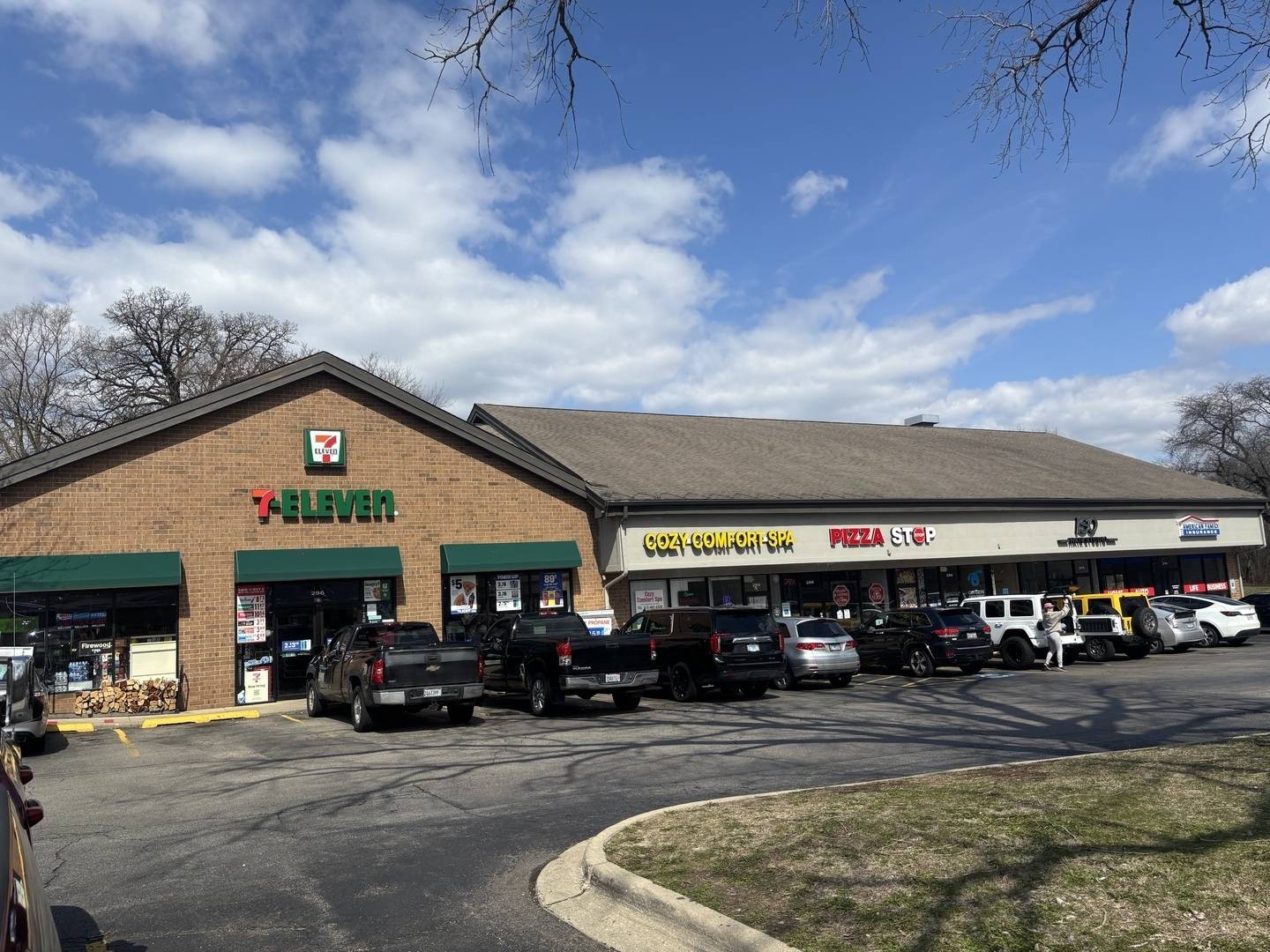 270-296 Cary Algonquin AVE, Cary, IL 60013