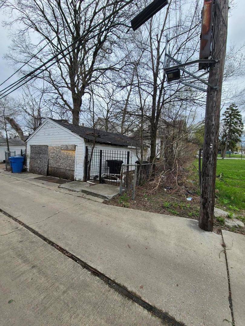10452 S State ST, Chicago, IL 60628
