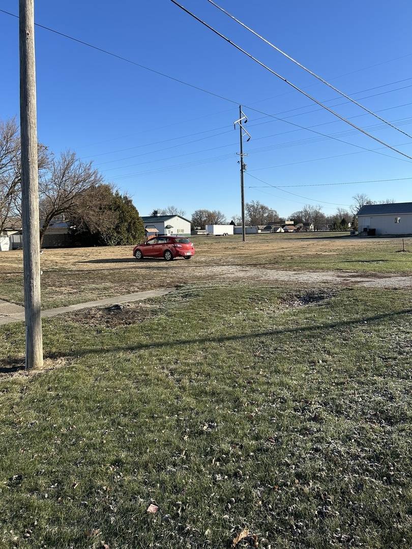 175 E 3rd AVE, Clifton, IL 60927