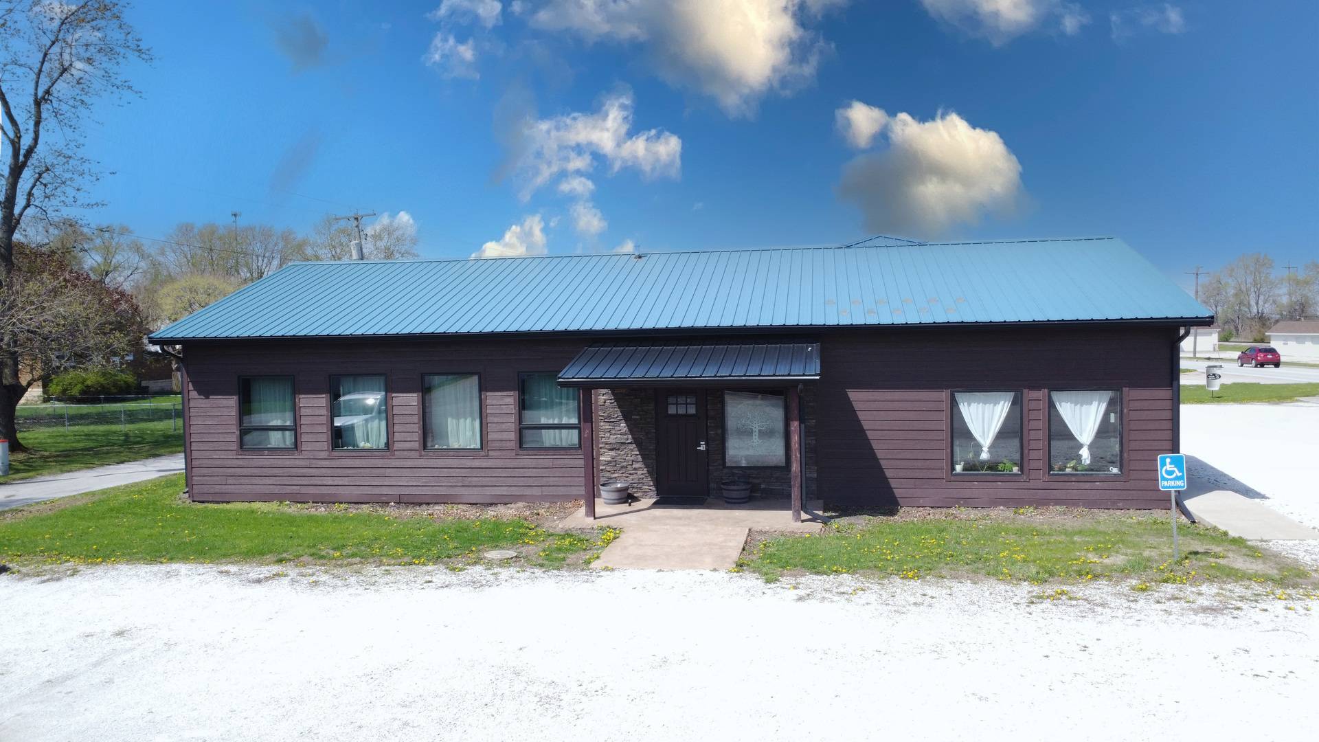 201 E Main ST, Crescent City, IL 60928