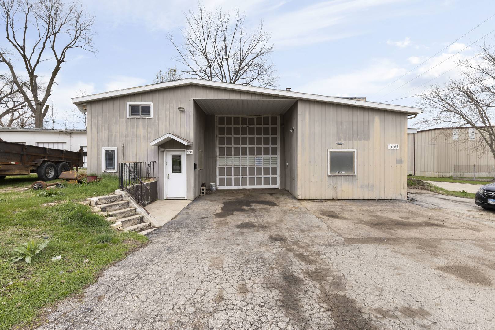 330 E Winslow ST, Freeport, IL 61032