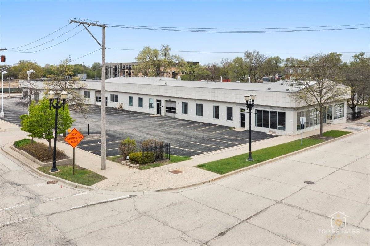 206 N Cook ST, Barrington, IL 60010