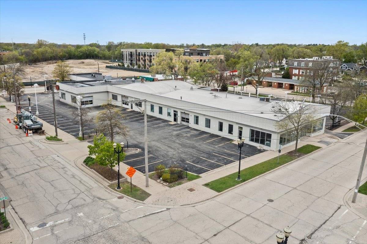 206 N Cook ST, Barrington, IL 60010