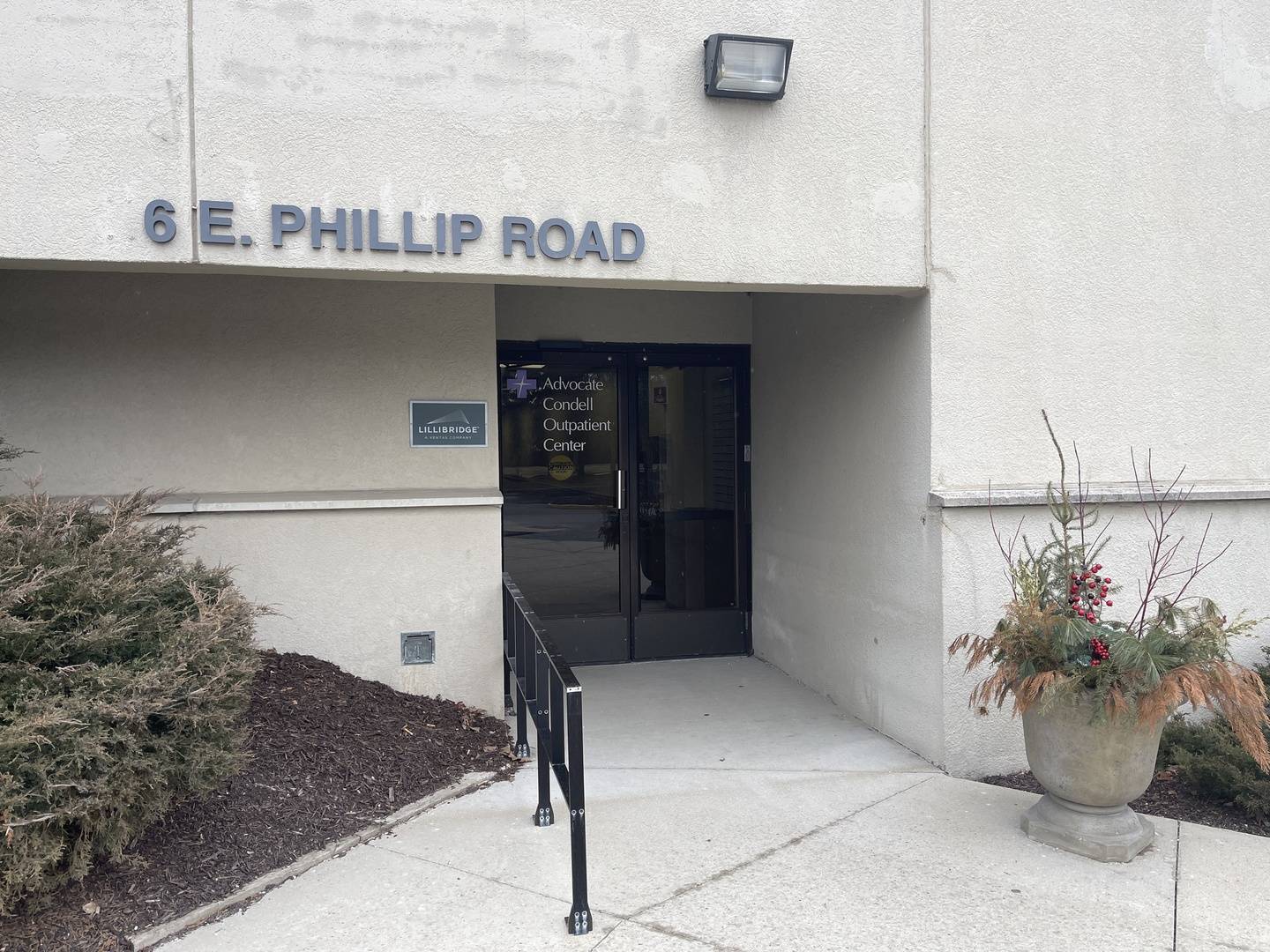 6 E Phillip RD, Vernon Hills, IL 60061